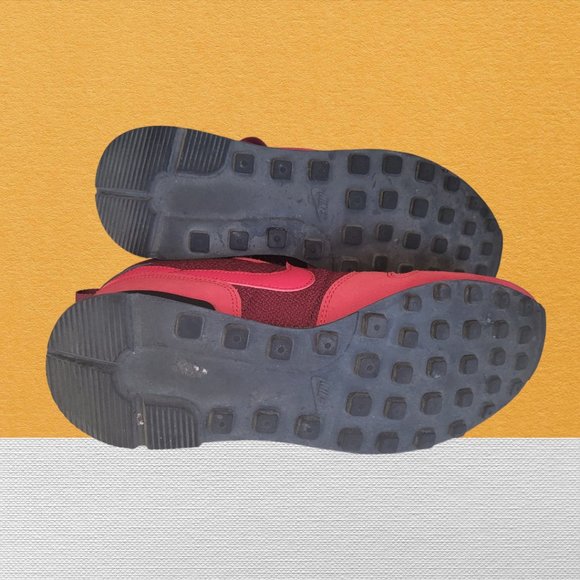 EUC Women's NIKE Internationalist Running Shoes Red 683967-600 Lace Up Mid Top 9 - Picture 6 of 9